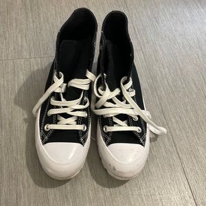 Black converse with platform